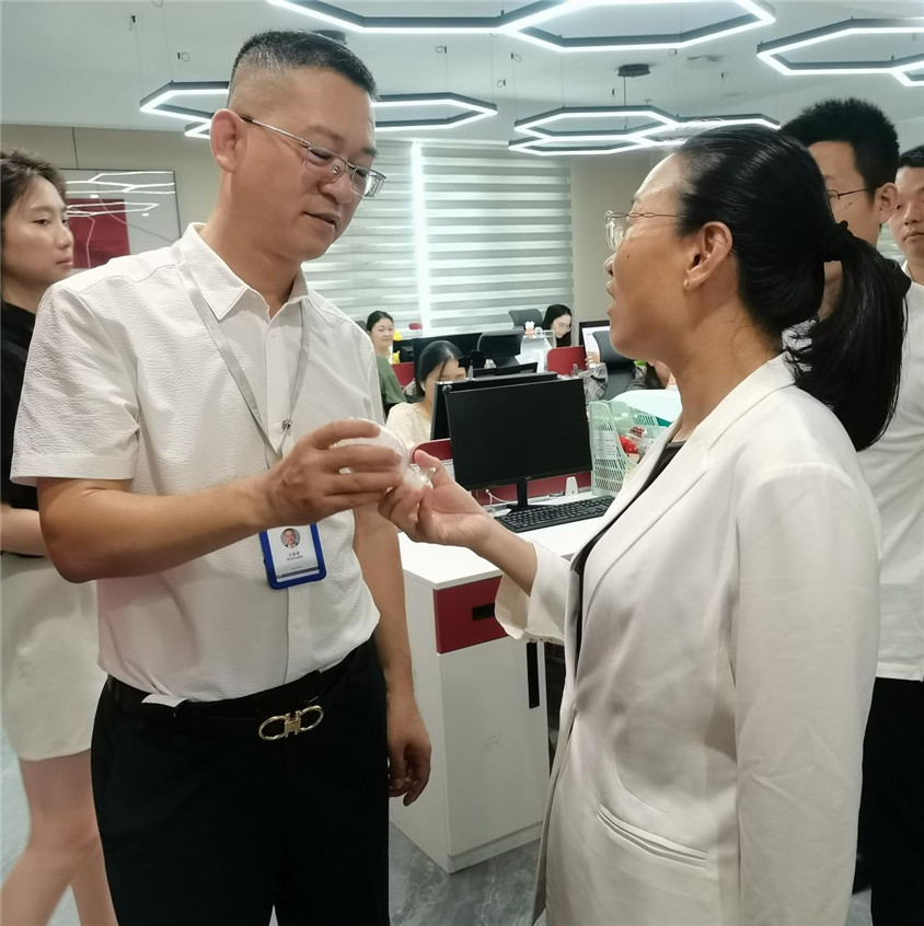 区向导莅临指导，，相助助力自贸港