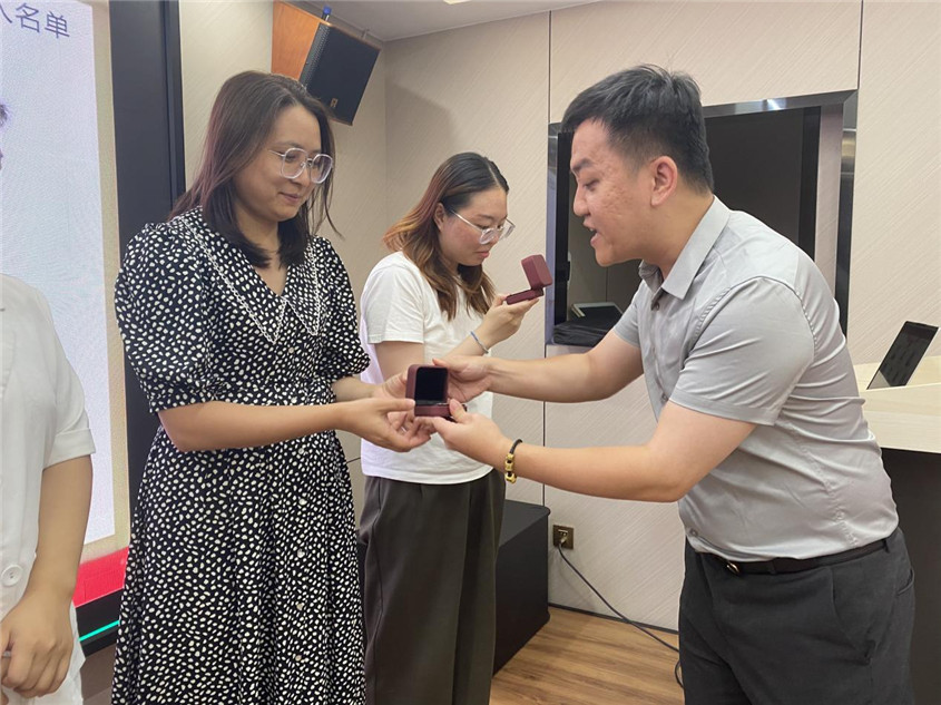 壹号娱乐集团纪念品揭晓仪式